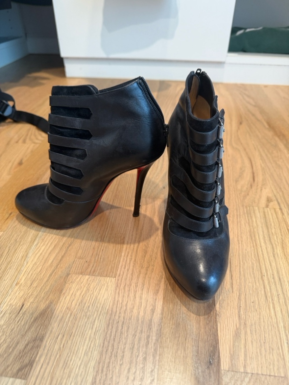 Christian Louboutin Christian Louboutin Attroupa
Boots Size 39.5